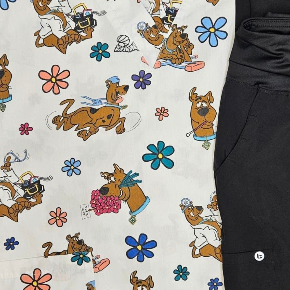 Scooby-Doo Scrub Set - Picture 2 of 2